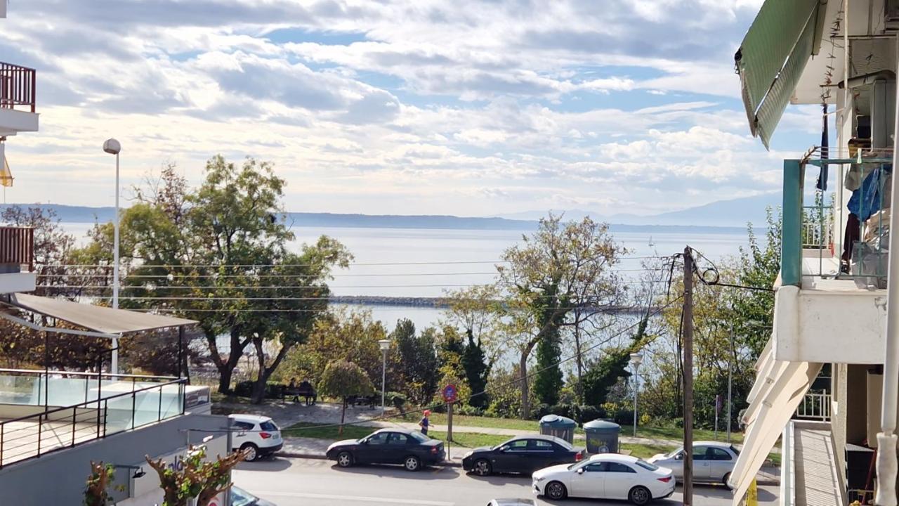 Sea View Across The Golden Bay Beach, Cosy Sunny, Spacious In Aretsou Kalamaria Apartment *